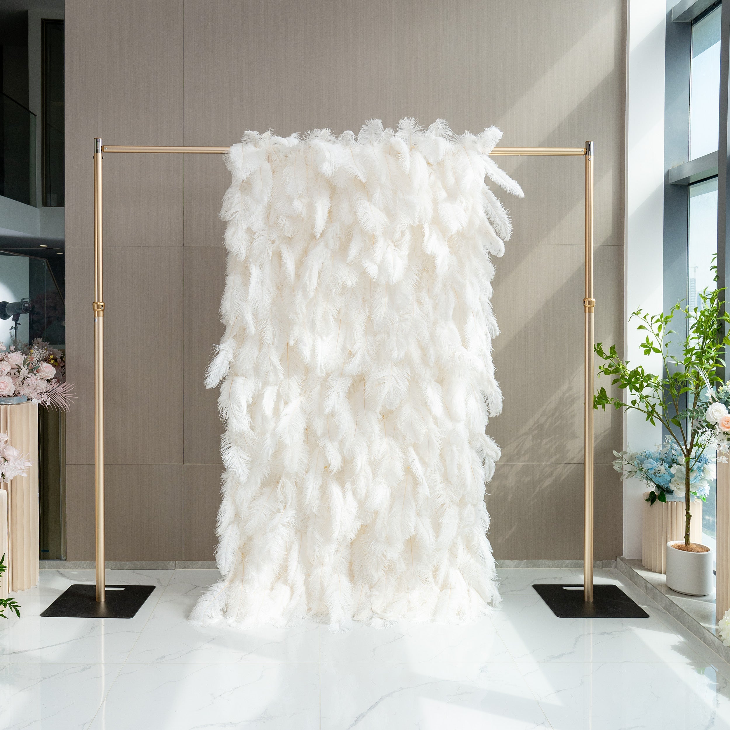 🔥[Hot sale]🔥 Artificial Floral Wall Backdrop: Celestial White Feather Dreamscape